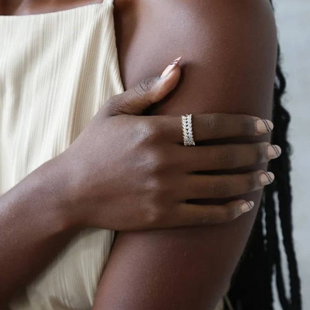 Clarisse Mönstrad Ring i Guld — billede 2